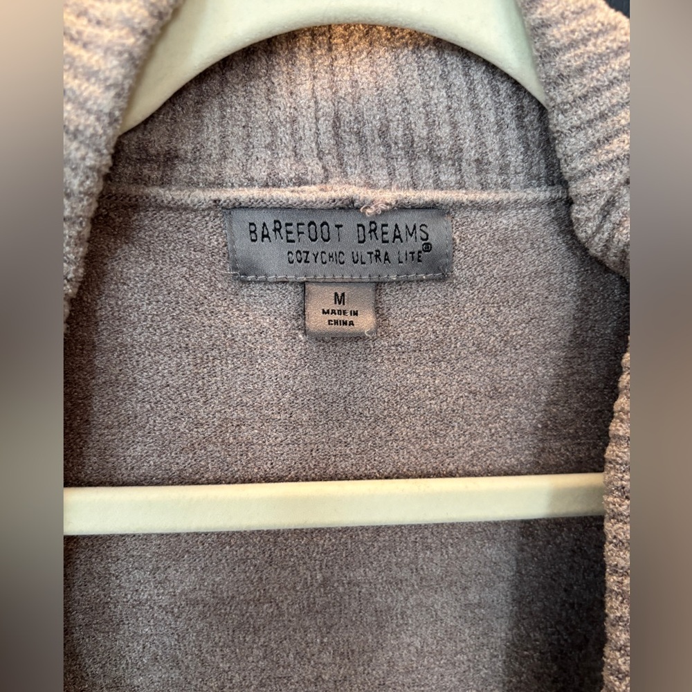 Barefoot Dreams CozyChic Ultra Lite Cardigan in Beach Rock Color size M - Picture 3 of 6